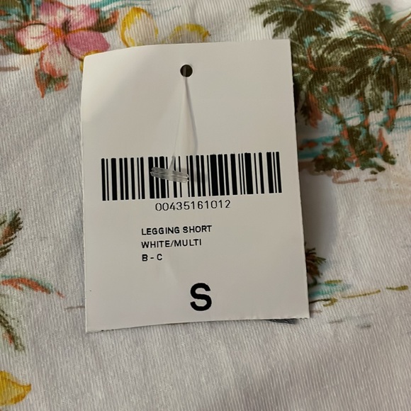 NWT Forever 21 tropical shorts - Picture 3 of 5